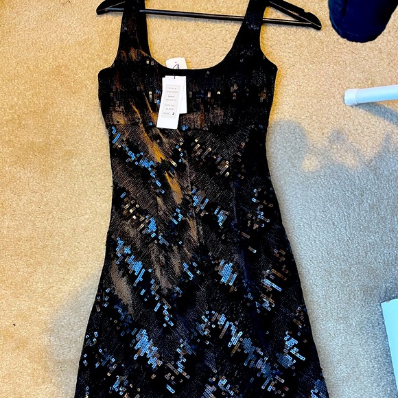 Diane Von Furstenberg Dresses & Skirts - DVF Sequin velvet midi dress in Gold and black